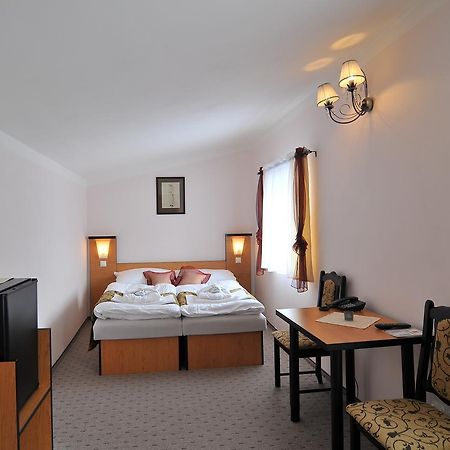 Hotel Manes Svratka Exterior foto